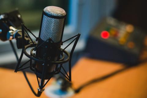 microphone-podcast_Afbeelding van StockSnap via Pixabay.jpg